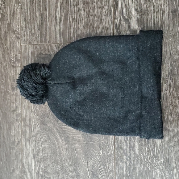 Disney Mickey Mouse Pom Pom Winter Knit Hat Ski Cap Beanie One Size - Picture 4 of 6